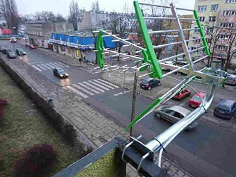 Montaż anteny na balkonie