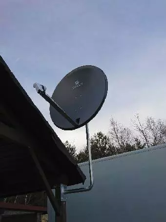 Antena podwieszana przy dachu