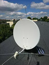 Montaż anteny satelitarnej na dachu